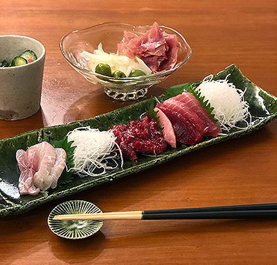 タイムセールの刺身を長皿で／店主の食卓｜女将の食卓blog／和食器通販