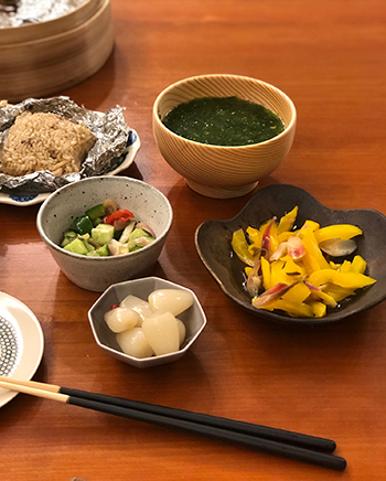 生のりの味噌汁と中華ちまき