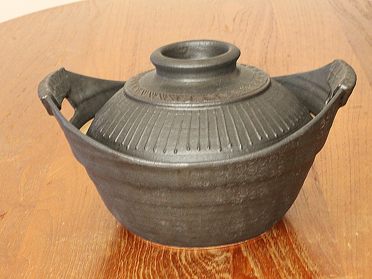 独歩炎・黒釉印花土鍋（2～3人用）